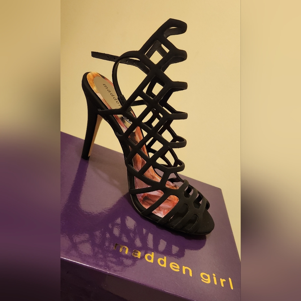 WOMANS madden Girl strappy black heels - Picture 2 of 6